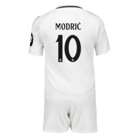 Fotballdrakt Barn Real Madrid Luka Modric #10 Hjemmedraktsett 2024-25 Kortermet (+ Korte bukser)